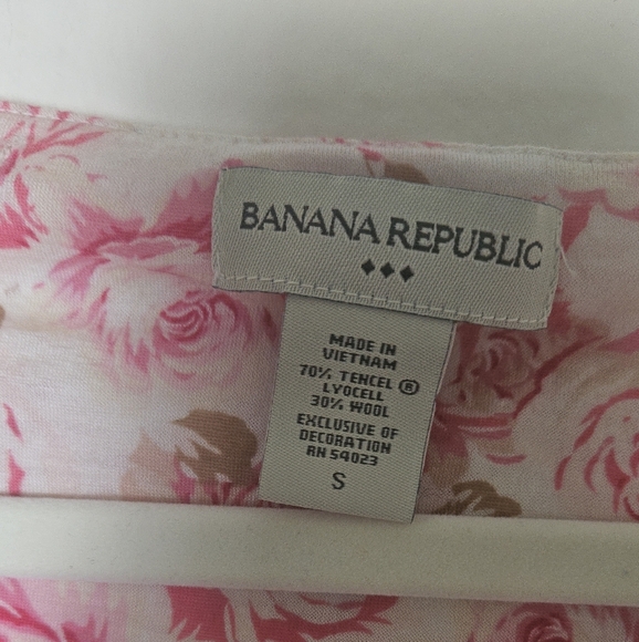 Banana Republic Rose Print Cap Sleeve Top - Picture 2 of 6